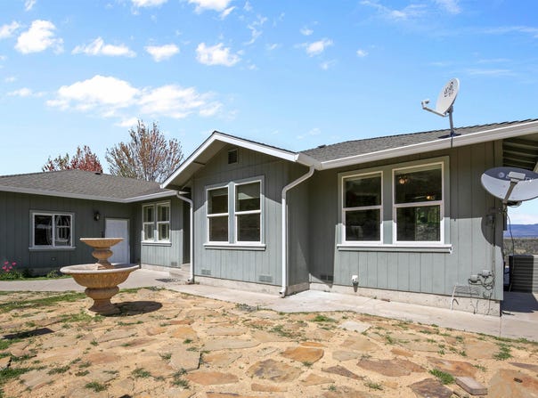 10532 Little Bogus Creek Rd, Montague, CA 96064