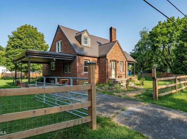 461 South Shady Avenue, Damascus, VA 24236