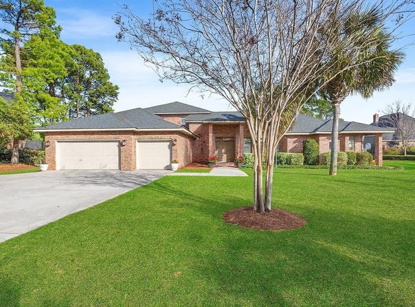 8223 Forest Lake Dr., Conway, SC 29526