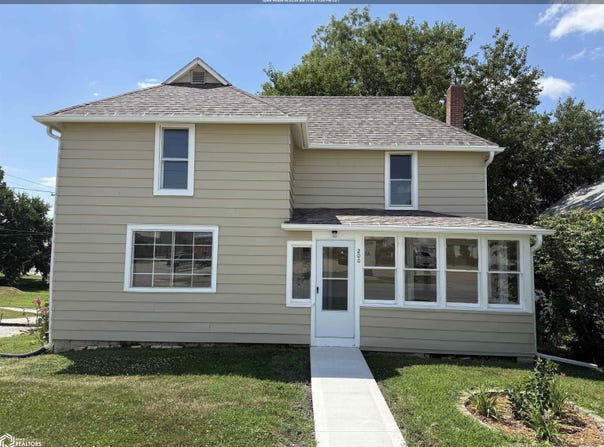 200 NW Church Street, Leon, IA 50144