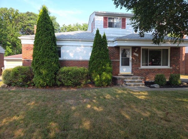 2480 LongMeadow Drive, Trenton, MI 48183