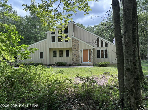 246 Victory Lane, Long Pond, PA 18334