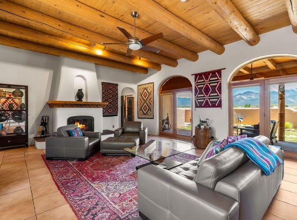 35 N Mesa Road, El Prado, NM 87529