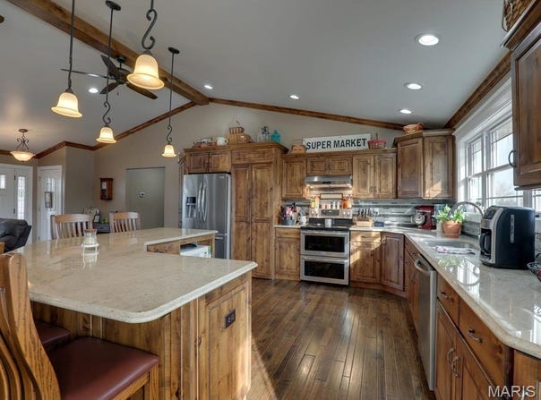 3721 Hawk Point, Palmyra, MO 63461