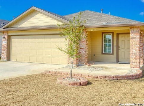377 Middle Green Loop, Floresville, TX 78114