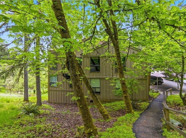 417 STONEWOOD Dr, Eugene, OR 97405