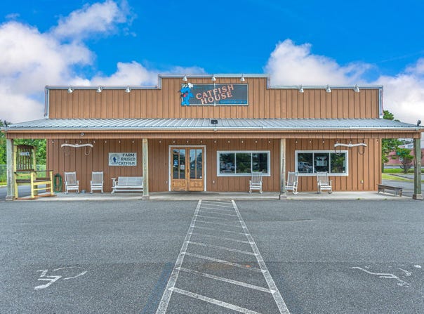 1296 N Ferdon Boulevard, Crestview, FL 32536