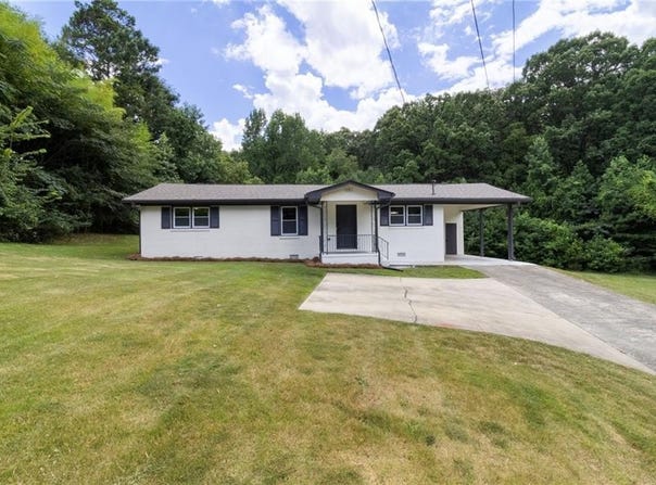 407 Blackberry Lane SE, Lindale, GA 30147