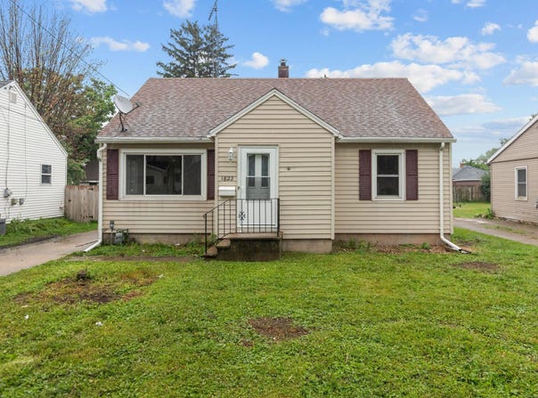 1822 JEFFERSON Street, OSHKOSH, WI 54901