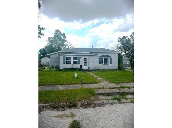 324 4th Street, Blanchard, MI 49310