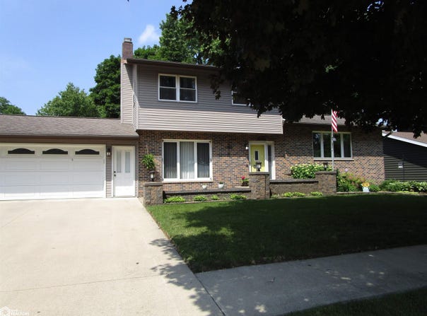 111 Slayton, Iowa Falls, IA 50126