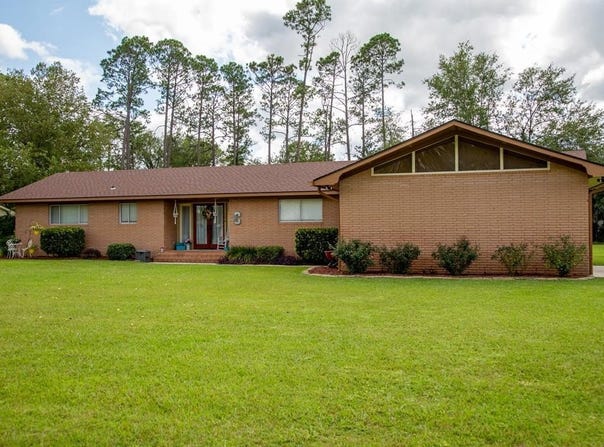 12 Clifton, Baxley, GA 31513