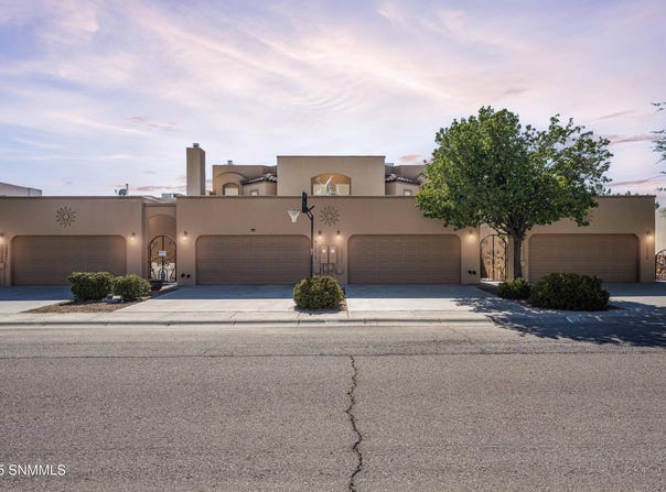 1293 Mission Nuevo Drive, Las Cruces, NM 88011