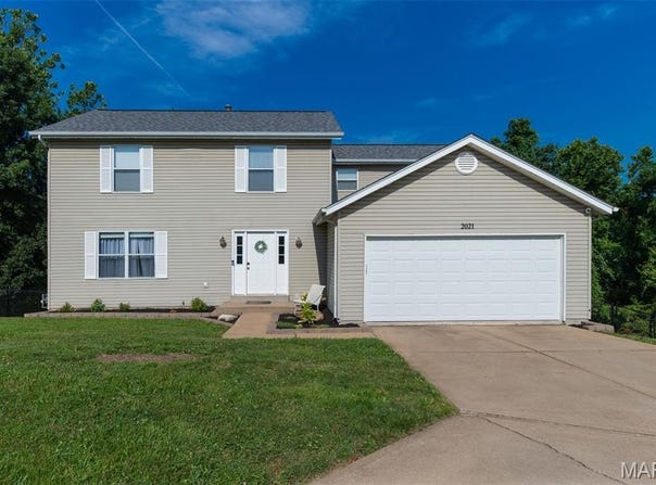 2021 Saint Christopher Way, Arnold, MO 63010