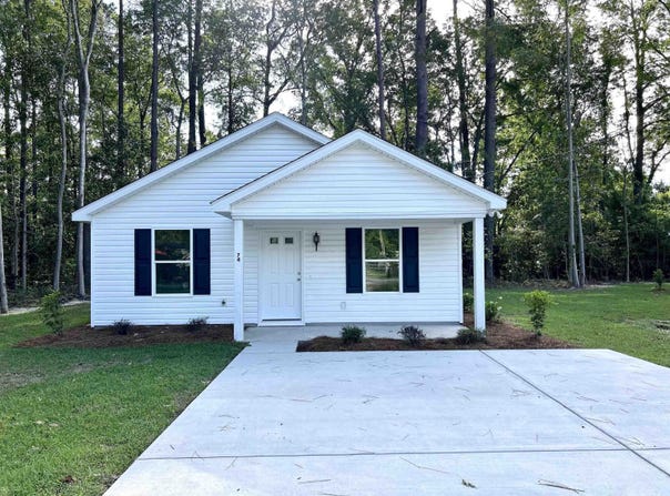 74 Greentown Rd., Georgetown, SC 29440