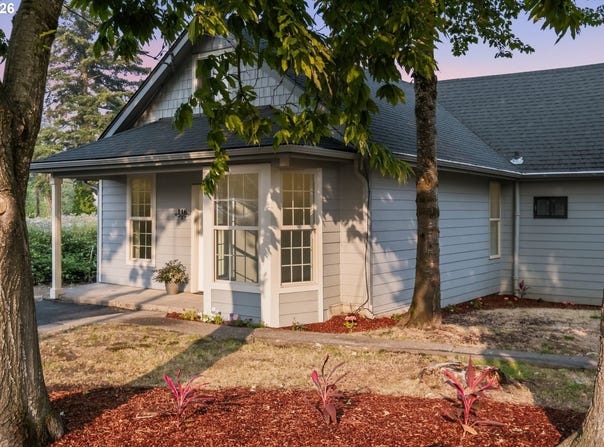 146 D St, Woodburn, OR 97071
