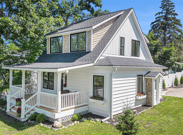 1124 E Mitchell Street, Petoskey, MI 49770