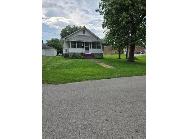 501 S Jones St, Robinson, IL 62454