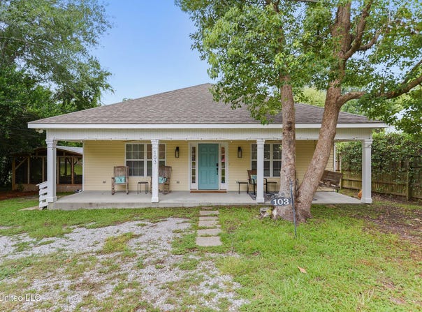 103 Oak Drive, Bay Saint Louis, MS 39520