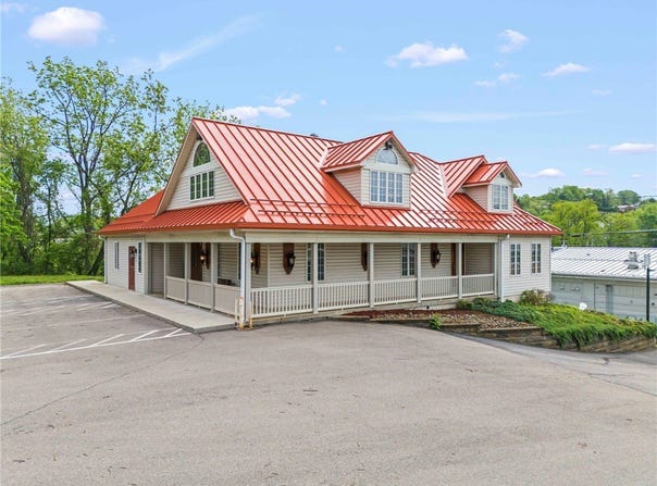 108 W McMurray, Peters Twp, PA 15317