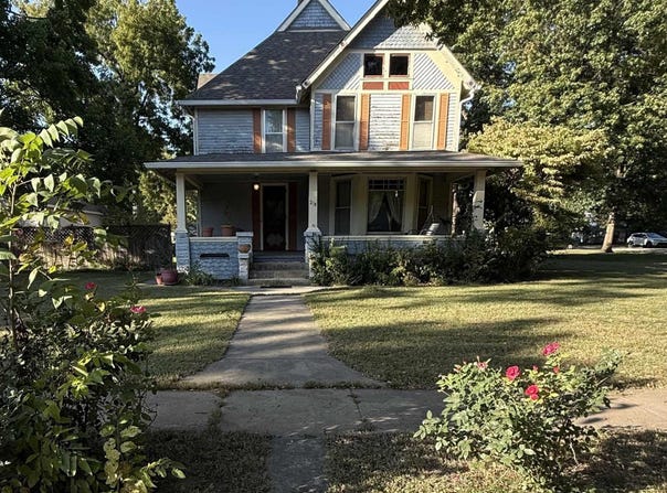 218 E Perry ST, Rossville, KS 66533