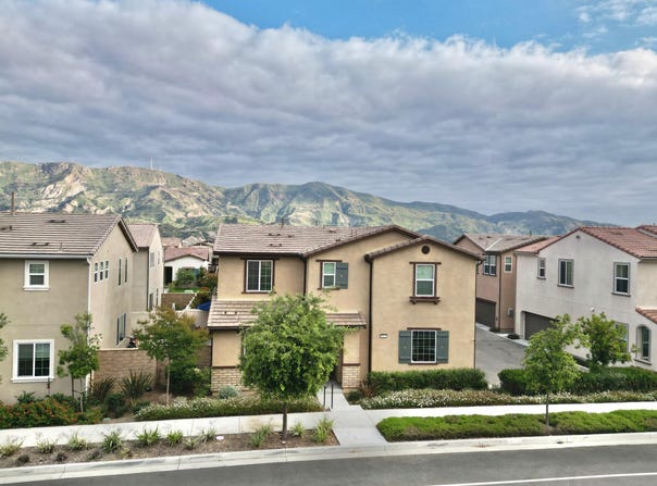 2072 Harvest Loop, SANTA PAULA, CA 93060