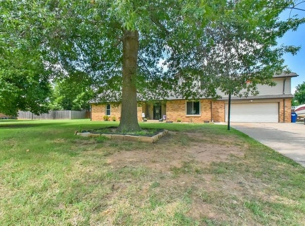 609 N Centennial Way, Mustang, OK 73064