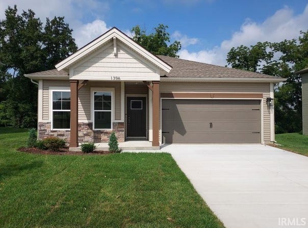 1396 N Hunters Crossing Circle, Huntingburg, IN 47542