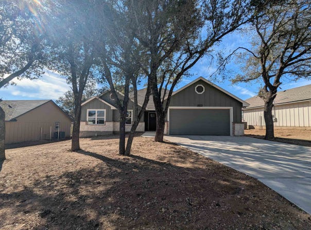 1023 Fieldstone Dr, Lampasas, TX 76550