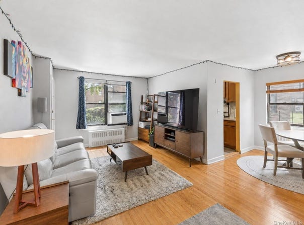 196-29 69th Ave, Fresh Meadows, NY 11365