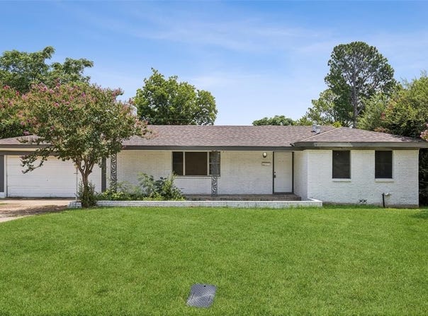 1136 Simpson Drive, Hurst, TX 76053