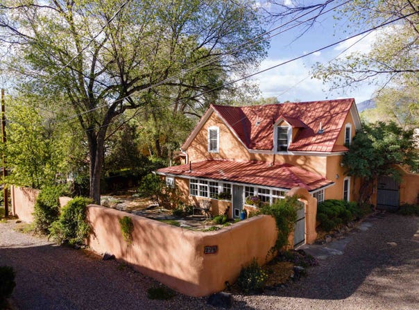 228 Valverde, Taos, NM 87571-0000