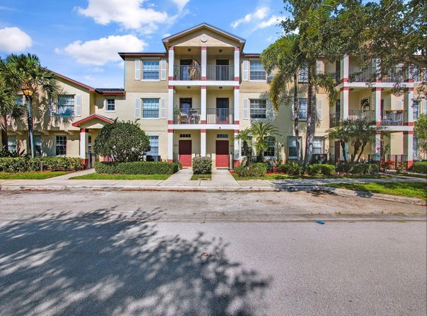 1898 SE Interlachen Drive, Port Saint Lucie, FL 34952