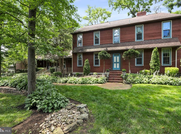 201 LAURENCE DRIVE, MOORESTOWN, NJ 08057
