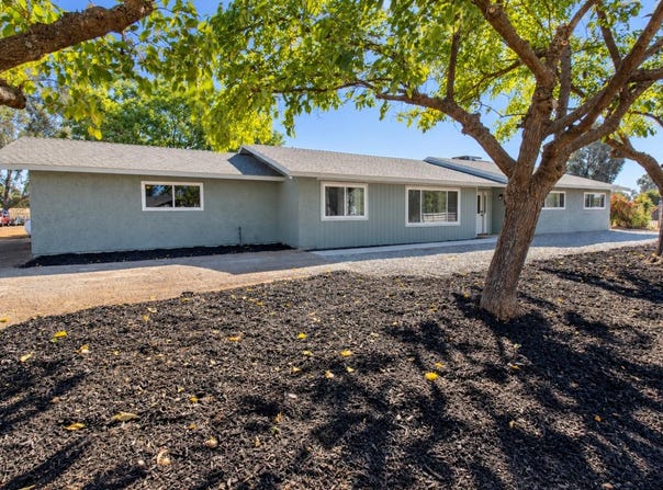 10858 N Armstrong Avenue, Clovis, CA 93619