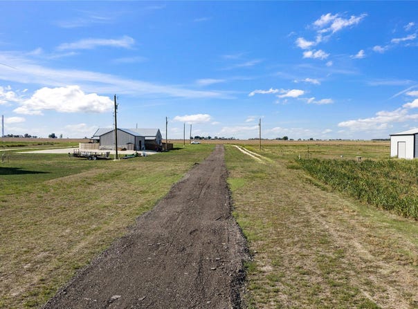 3017 Dolphin Dr, Coupland, TX 78615