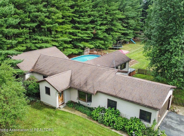 6494 Zimmer Road, Haslett, MI 48840