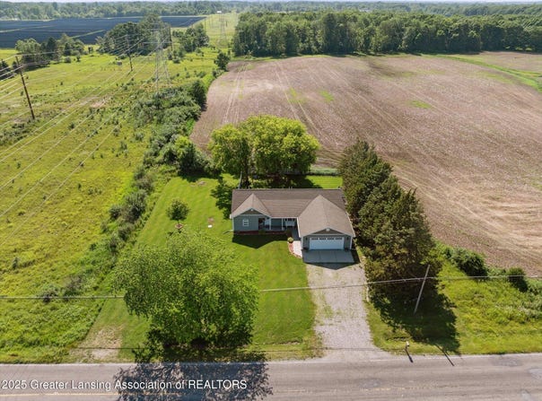 1800 S Aiken Road, Owosso, MI 48867