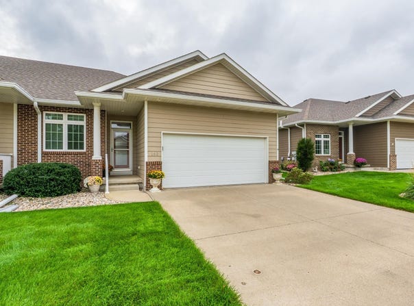 162 Brookline Trail, Dakota Dunes, SD 57049