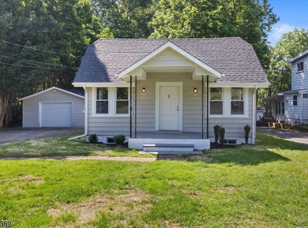 29 S Hillside Ave, Roxbury Twp., NJ 07876-1601