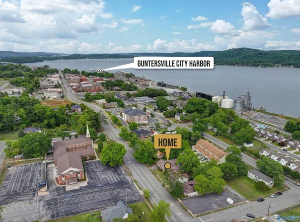 825 Gunter Avenue, Guntersville, AL 35976