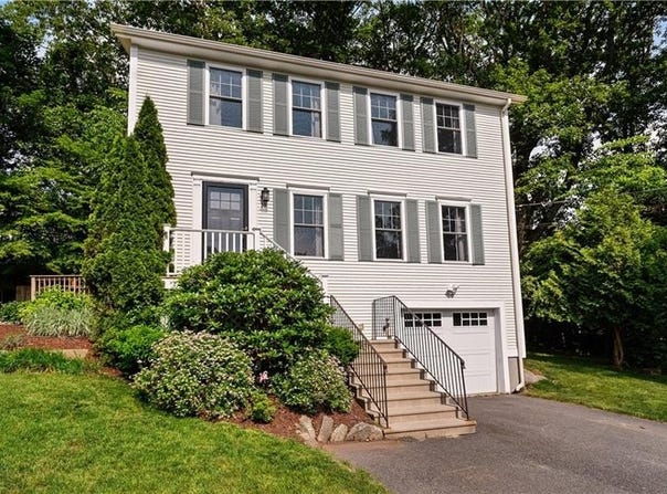 28 Narragansett Road, Cumberland, RI 02864