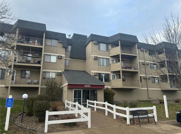 4001 Heritage Hills Drive, Bloomington, MN 55437