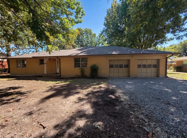 415 W Fulton Street, Van Alstyne, TX 75495