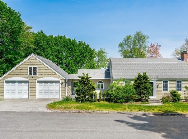 6 Crestview Dr, Westborough, MA 01581
