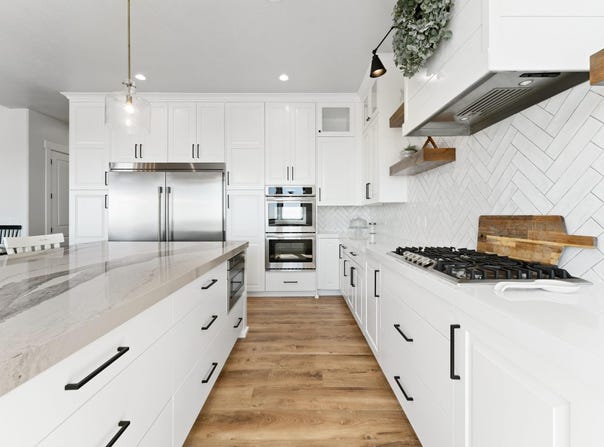 851 E MOUNTAIN Rd, North Ogden, UT 84414
