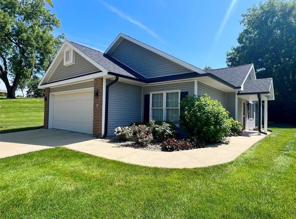 8 Chancery Court, Newton, IA 50208