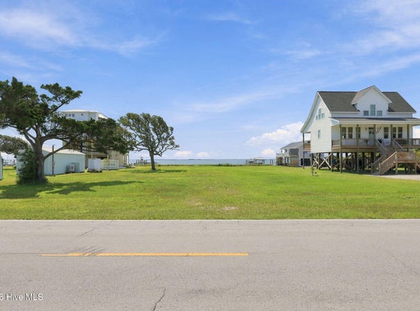 606 Island Road, Harkers Island, NC 28531