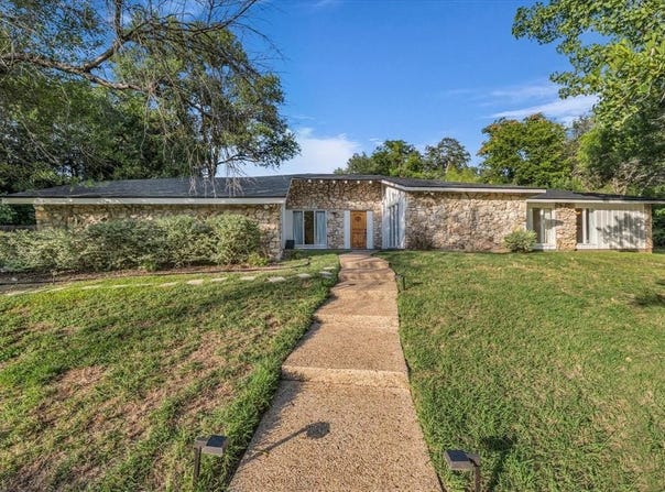 8900 Valley Brook Circle, Woodway, TX 76712
