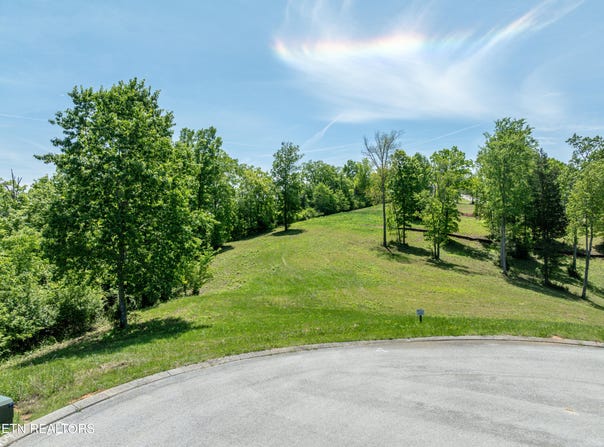 900 Eagle Nest Drive, Loudon, TN 37774
